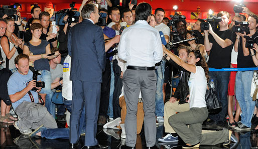 Bundestrainer Joachim Löw und DFB-Präsident Wolfgang Niersbach hielten noch im Flughafen eine spontane Pressekonferenz ab