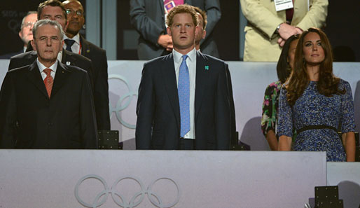 Die heilige Dreifaltigkeit? Nein! Nur IOC-Boss Jacques Rogge, Prinz Harry und Kate Middleton (v.l.n.r.). Und wir fragen uns immer noch: Wo zur Hölle ist Pippa?