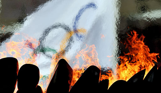 Die olympische Flamme erfüllt auch am achten Tag ihren Dienst und lodert an der Spitze des Londoner Olympiastadions