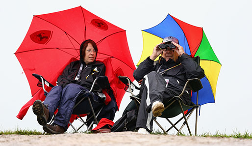 Auch das sind nicht etwa Regenschirme. Es handelt sich um den oft falsch verstandenen originalen Sonnenschutz der traditionellen Inselbewohner