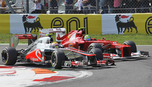 Eng wurde es für Hamilton nur ein einziges Mal. Direkt nach dem Start setzte sich Felipe Massa neben ihn, doch auf der Innenlinie verteidigte Hamilton Platz eins