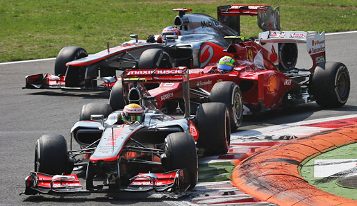 Gedränge in der ersten Schikane in Monza. Massa scheiterte zwar an Hamilton, schnappte sich aber Jenson Button. Der fiel später mit technischem Defekt aus