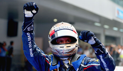 Vettel freut sich dagegen über den vierten Sieg in Serie und hat jetzt in der WM-Wertung 13 Punkte Vorsprung auf Alonso