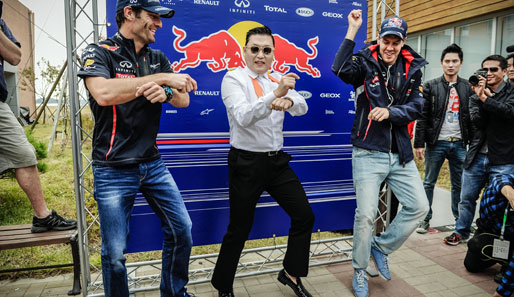 Gangnam Style in Yeongam! Schon vor dem Rennen war die Stimmung bei den Red-Bull-Piloten Vettel (r.) und Webber (l.) prächtig. Die Beiden starteten von Rang eins und zwei