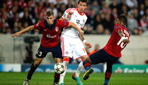 OSC Lille - FC Bayern München 0:1: Für den Rekordmeister ging es am 3. Spieltag nach Frankreich. Das Spiel war eng, Mario Mandzukic (M.) hatte einen schweren Stand