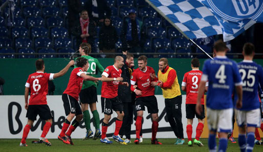SCHALKE 04 - MAINZ 05 1:2 - Die Mainzer verschärften die Schalker Krise und schmissen die Königsblauen aus dem Pokal