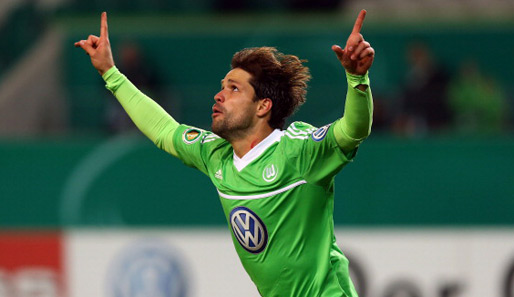 Wolfsburgs Diego jubelte über den Treffer zum 1:0, obwohl es streng genommen eher ein Eigentor der Frankfurter war