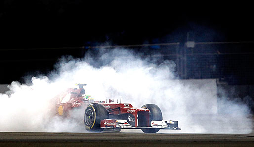 Felipe Massa geht in Rauch auf - das Rennen in Abu Dhabi mutierte zwischenzeitlich zum Chaos-GP