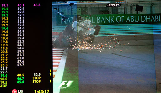 Das ist weniger schön: Horrorcrash! Karthikeyan bremst plötzlich ab - und Nico Rosberg rast voll hinein