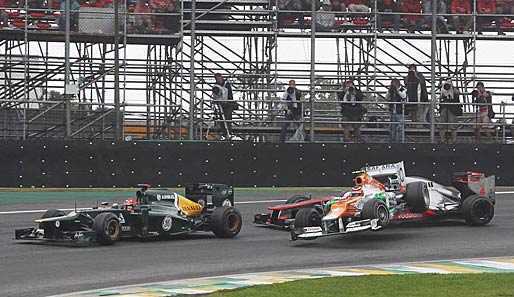Spektakulär, wie Nico Hülkenberg und Lewis Hamilton zusammenstoßen - der Force India des Deutschen ist komplett in der Luft