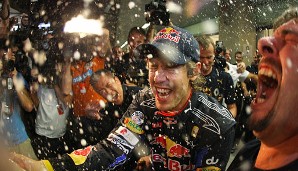 Mit Vettels erstem WM-Sieg schließt sich der Kreis. Im letzten Rennen der Saison 2010 in Abu Dhabi sicherte sich der Deutsche den Titel mit vier Punkten Vorsprung auf Alonso