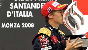 Zwei weitere Meilensteine in seiner Karriere legte Vettel auf einen Tag. In seinem Toro Rosso fuhr er 2008 in Italien nicht nur aufs Podest...
