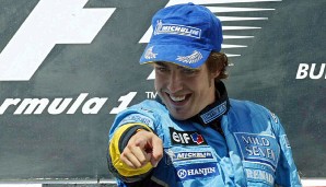 Auch den ersten Rennsieg fuhr Alonso noch im selben Jahr ein. In Ungarn grüßte er damals von ganz oben