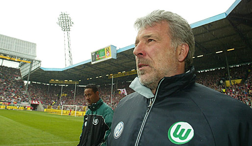 ... bis am 4. April 2004 Eric Gerets den VfL Wolfsburg übernahm und bis 29. Mai 2005 das Wolfsrudel führte