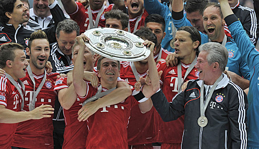Der wichtigste Moment der Saison: Bayerns Kapitän hat die Meisterschale in der Hand