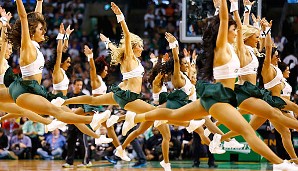 Das Grüne Ballet? Nein, die Cheerleader der Celtics springen fast noch schöner als Paul Pierce & Co.