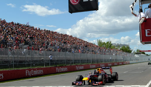 Chequered Flag! Sebastian Vettel gewann das Rennen in Kanada 2013 und überrundete dabei nur die vier Fahrer hinter ihm nicht