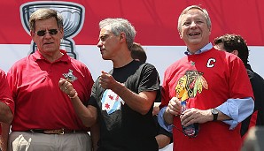 Blackhawks-Besitzer William "Rocky" Wirtz, Chicagos Bürgermeister Rahm Emanuel sowie Illinois-Senator Richard Durbin ließen sich ebenfalls blicken