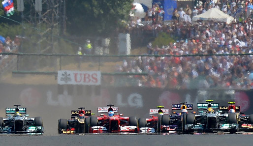 Lewis Hamilton verteidigte als Polesetter seine Führung mustergültig - auch weil Sebastian Vettel nicht gut weg kam