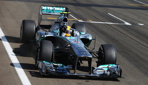 Nach 70 Runden auf dem Hungaroring überquerte Lewis Hamilton zum ersten Mal im Mercedes als Sieger die Ziellinie