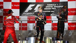 Ein gewohntes Bild: Sebastian Vettel bekommt auf dem Podium eine Sektdusche. In Singapur wurde er aber ausgepfiffen