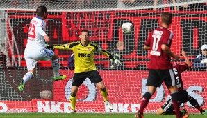 Da war das Spiel noch offen: Rafael van der Vaart netzt zum 1:0 für den Bundesliga-Dino ein