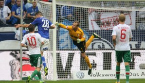 Tapfer wehrten sich die dezimierten Augsburger um Keeper Alexander Manninger gegen die Schalker Offensive