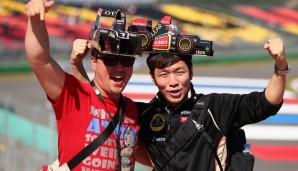 Zwei Lotus-Fans hatten sich auf den Korea International Circuit verirrt. Die Tribüne im Hintergrund war übrigens KOMPLETT leer