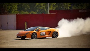 Burnouts kann nicht nur Sebastian Vettel - auch der Lamborghini-Tester kann's qualmen lassen!