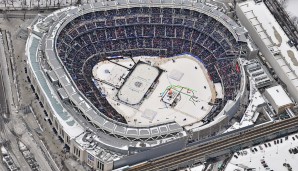 Spektakuläre Aufnahem: Das volle Yankee Stadium in New York während der Partie