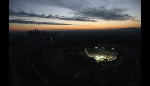Früher Abend in Los Angeles: In der Ferne ist das Dodger Stadium hell erleuchtet. Baseball wird aber nicht gespielt