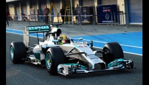 Lewis Hamilton war im W05 der erste Pilot, der mit seinem 2014er Dienstwagen auf die Strecke in Jerez fuhr