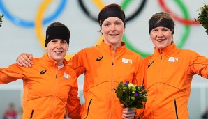 Jorien ter Mors, Ireen Wüst und Marrit Leenstra holen im Eisschnelllauf für die Niederlande Gold, Silber und Bronze