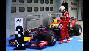 Wohl doch eher Spionage, der Ferrari-Dauer-Vizeweltmeister inspizierte auch den Red Bull, der wieder schneller ist