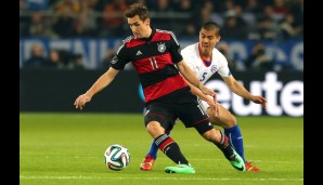 Die Deutschen mit Miro Klose liefen gegen Chile erstmals in den rot-schwarzen Auswärtstrikots auf