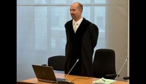 Staatsanwalt Achim von Engel warf Hoeneß nach den Aussagen einer Steuerfahnderin sogar Steuerhinterziehung in Höhe von 33 Millionen Euro vor