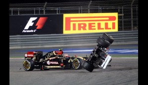 Nach einem Überschlag landete der Sauber wieder, Maldonado schaute aus dem Lotus zu