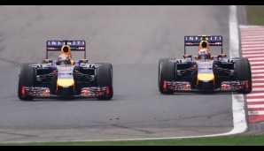 Für Sebastien Vettel (l.) wird's unschön. Der Weltmeister muss Teamkollege Daniel Ricciardo per Stallorder vorbeilassen
