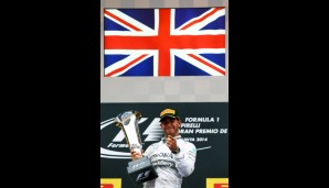 Den größten Pokal bekommt Hamilton - ob die Siegesserie des Silberpfeil-Piloten auch beim nächsten Rennen in Monaco weitergeht?
