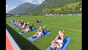Trainingstag drei: Erholungsurlaub am Fuße der Alpen? Was harmlos aussieht, ist harte Vorbereitung auf das WM-Turnier in Brasilien...