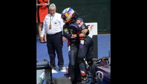 Sogar Weltmeister Sebastian Vettel zollte Respekt und ließ Daniel Ricciardo hoch leben. So sieht Teamspirit aus
