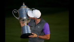 Tag 4: Rory McIlroy, PGA Champion 2014! Am Ende gab es das traditionelle Küsschen für die Wanamaker Trophy. Davor...