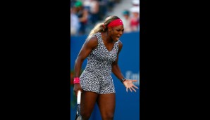 Mitunter hatten die Zuschauer allerdings auch eine leicht säuerliche Serena erlebt, die sich im ersten Satz gleich zwei Mal breaken lassen musste