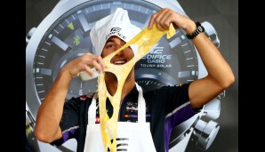 Ein Meisterkoch? Sieht eher unbeholfen aus, was Daniel Ricciardo da mit dem Pizzateig macht
