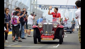 Wunderbares Auto, aber nicht ganz so schnell wie die F1-Boliden - Jules Bianchi auf der Fahrerparade