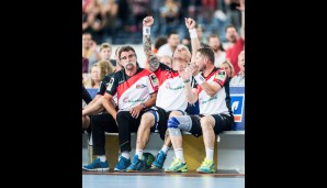 ...Sport-Kommentator Frank Buschmann und Handball-Ikone Stefan Kretzschmar (M.) traten zum Showmatch gegeneinander an