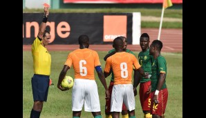 Bis auf eine Rote Karte gegen Kameruns Stephane M'Bia verlief das Spiel dann ohne große Highlights - Endstand: 0:0