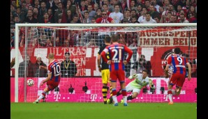 10. Spieltag: Arjen Robben schießt die Bayern in einem großen Spiel vom Punkt zum 2:1-Sieg gegen Dortmund. Der BVB fällt auf Platz 17 zurück