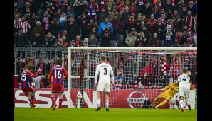 Franck Ribery wird von den Beinen geholt, Thomas Müller vollstreckt eiskalt zur Führung