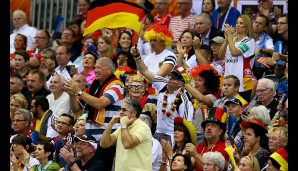 Trotz der Niederlage gegen Katar starteten die deutschen Fans auch gegen Kroatien hoffnungsvoll und lautstark - schließlich ging es um einen Olympia-Quali-Startplatz